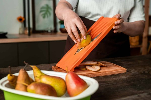How can the use of a mandoline slicer in your kitchen help in preparing thin, low-calorie vegetable dishes?